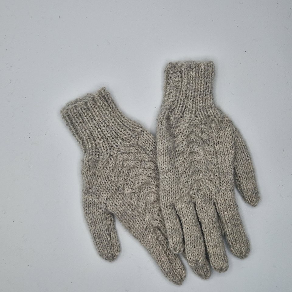 Alpaca gloves grey cable knit