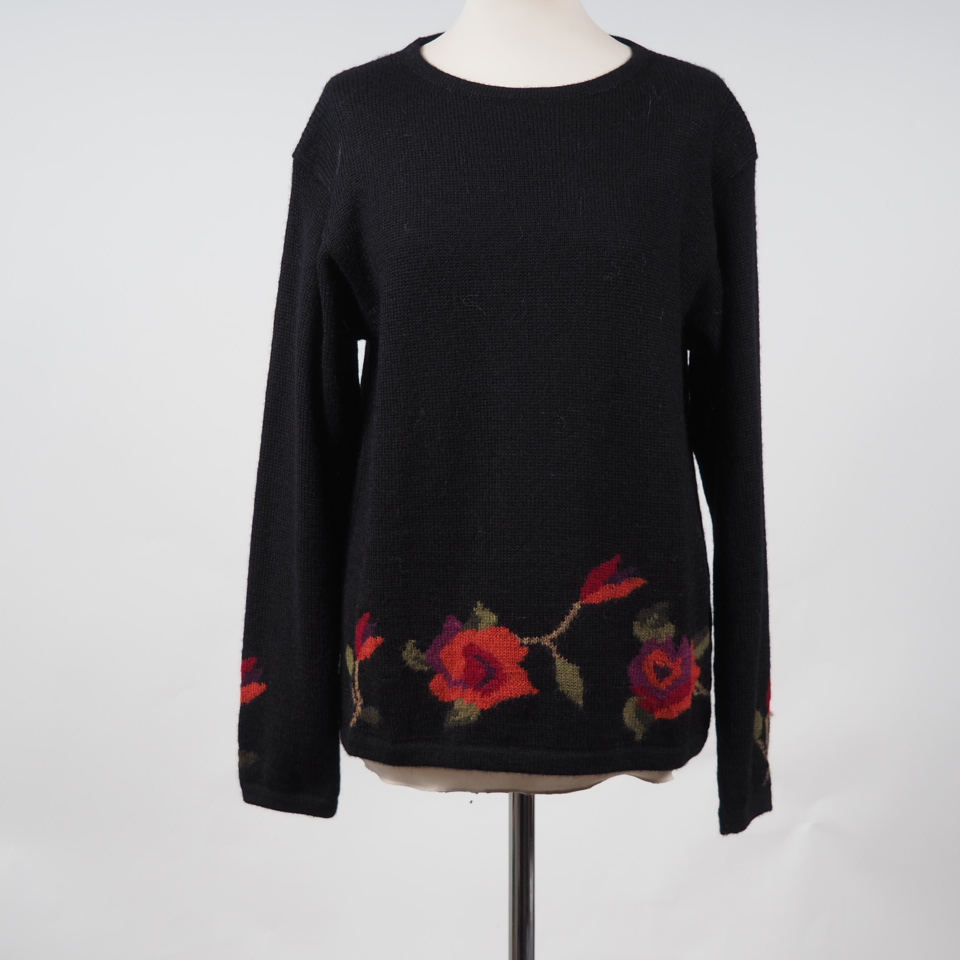 Alpaca Jumper black with red roses